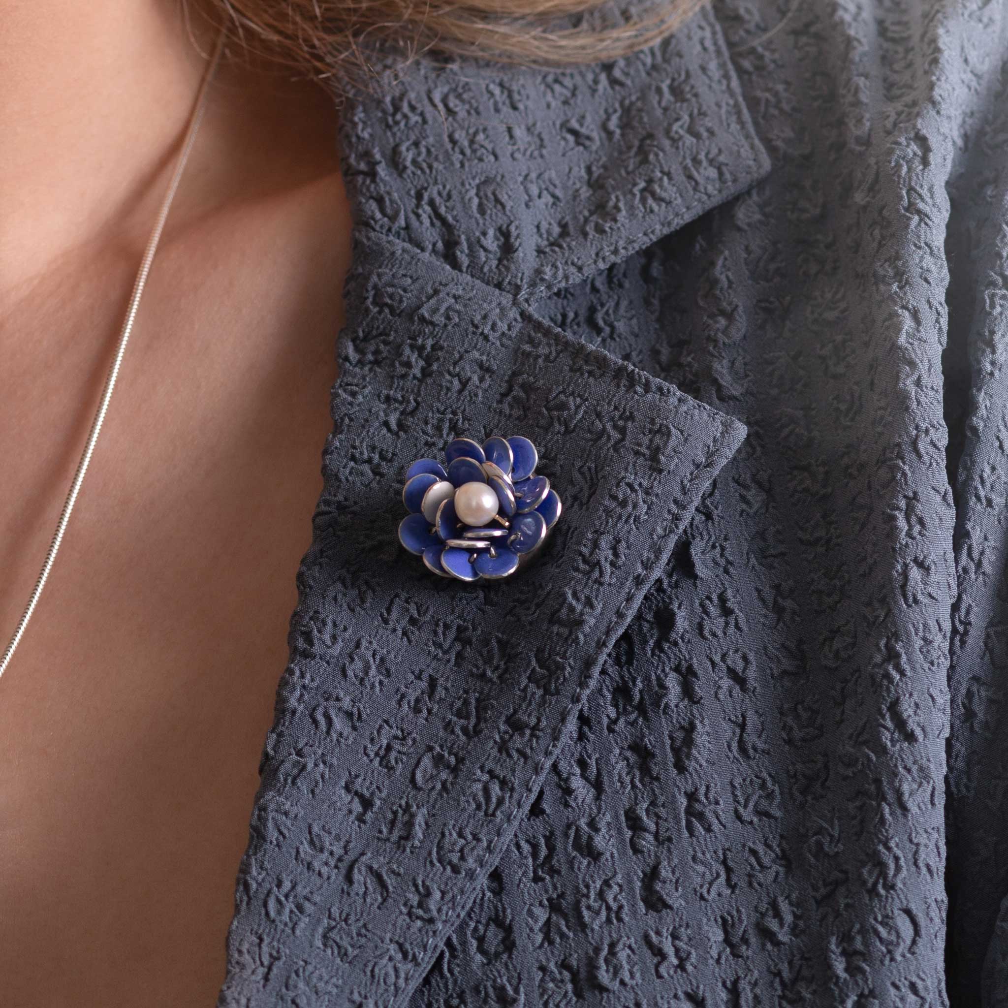 Lapel Pin in Enamelled Silver with Gold and Pearl